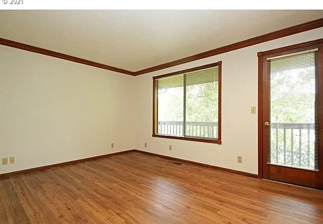 1871 Riverview St — Photo 7