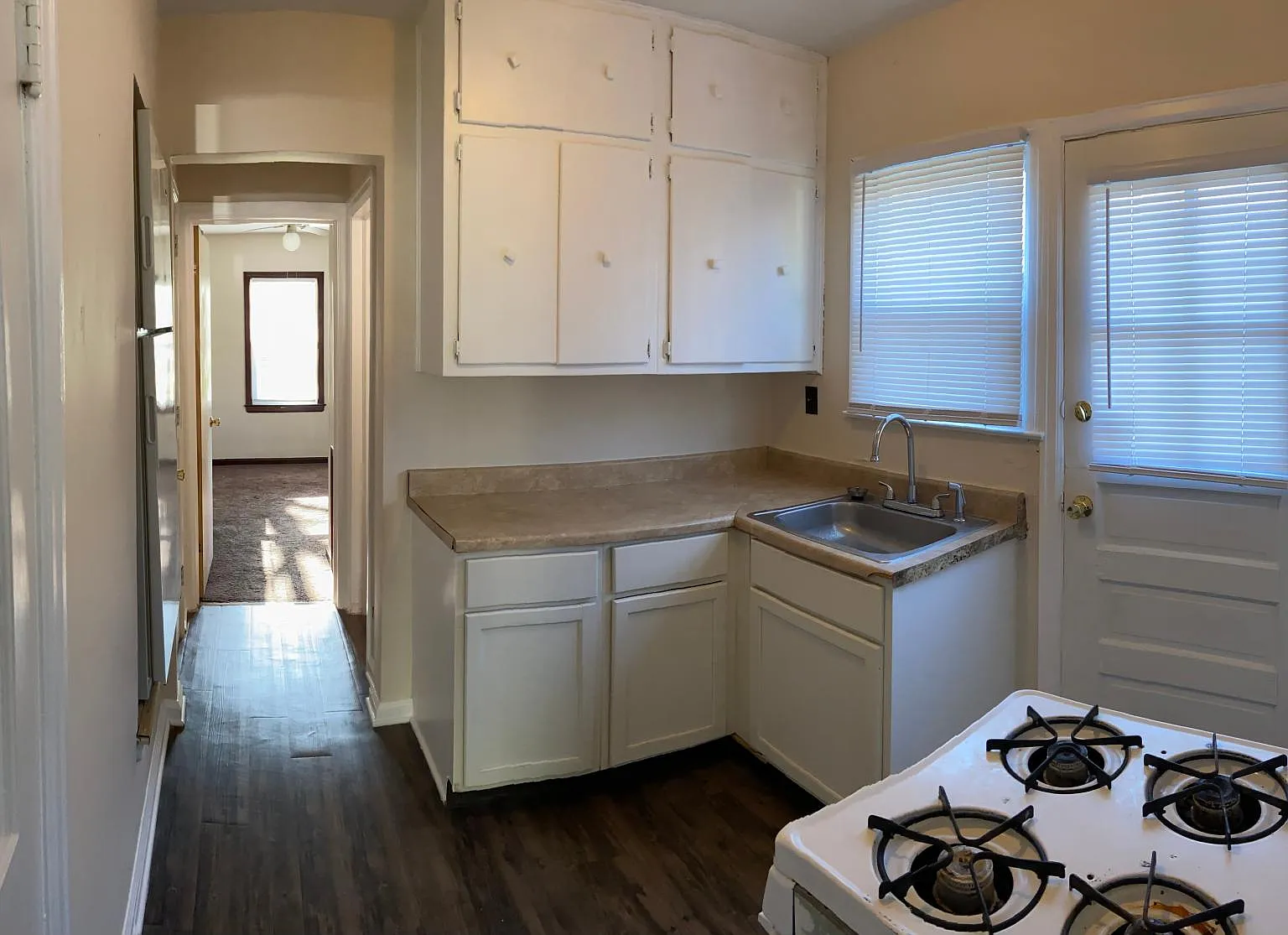 1 bed, 550 sqft, $1,050 — Photo 4