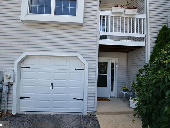 3rd image of 27 Monferrato Ct