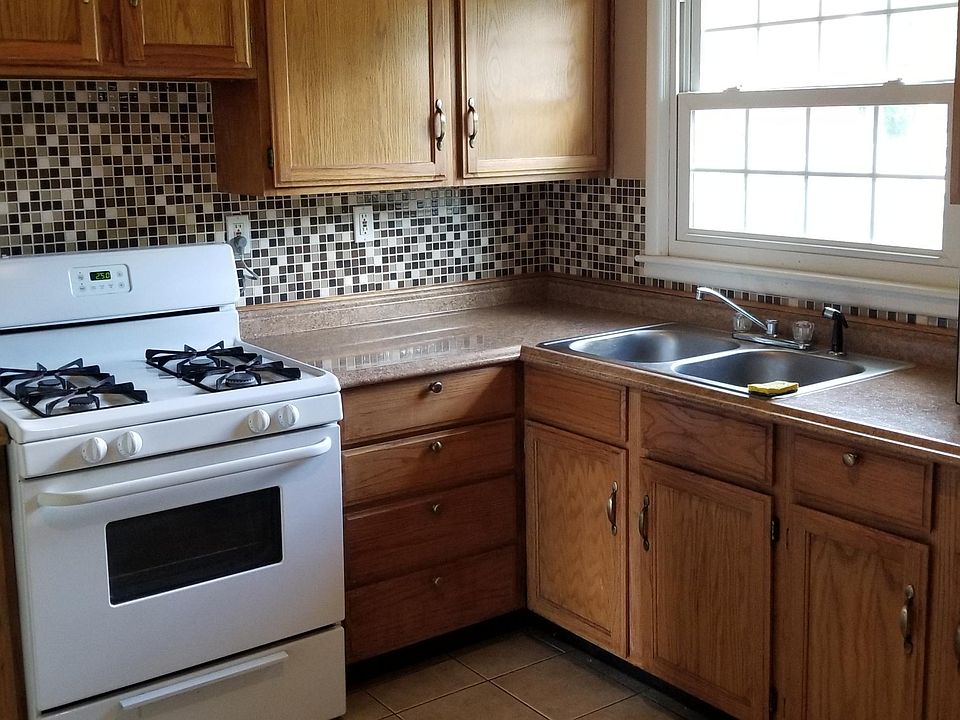 1st image of 2516 Meadow Dr