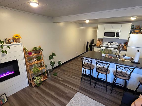 2nd image of 3947 E Calvary Rd Suite 203