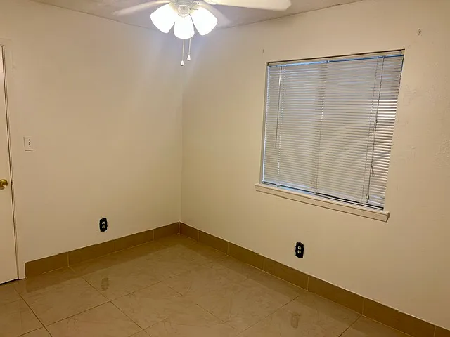 8372 Leamont Dr — Photo 24