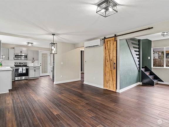 5th image of 319 McArthur Street S