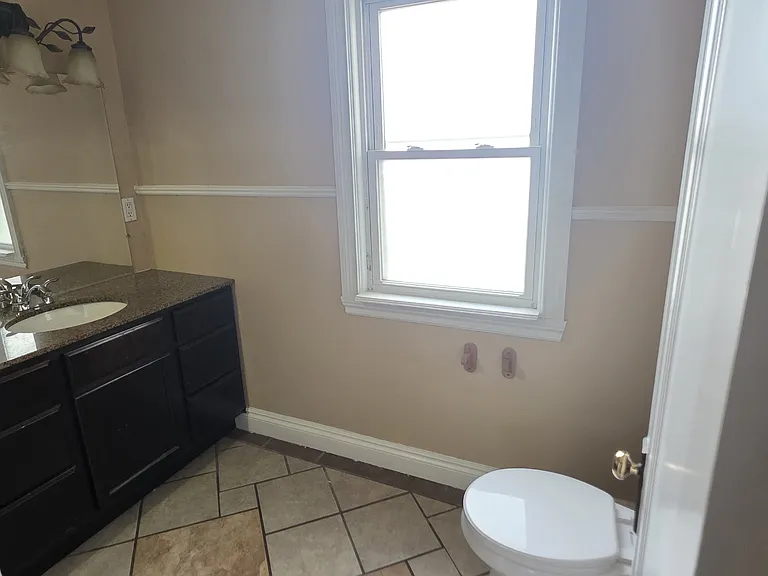 1661 Grant Ave — Photo 17