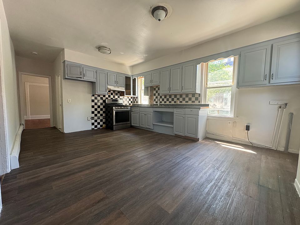 1st image of 115 Putnam St #1A