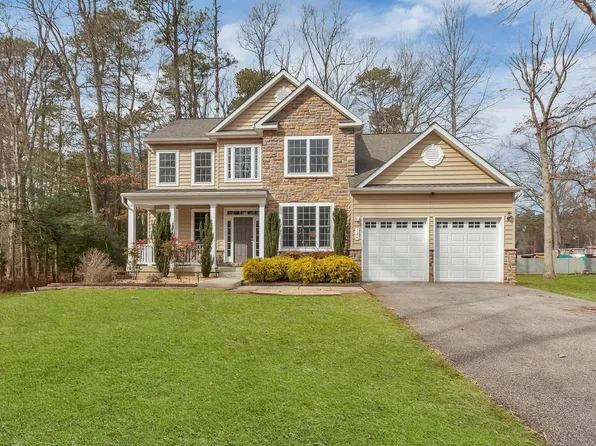 124 Lake Shore Dr, Pasadena, MD 21122