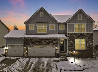 566 Preston Trails Dr, Pickerington, OH 43147