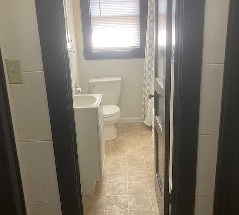 4th image of 220 E 1st St #C