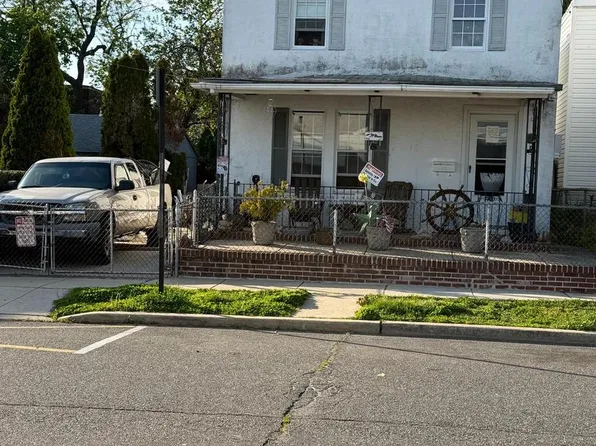 4 W 9th St, Marcus Hook, PA 19061