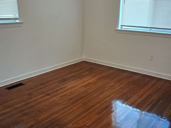 4th image of 222 Rowland Ave