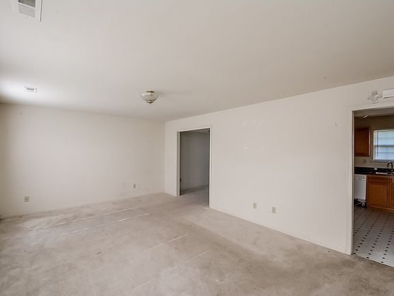 5th image of 6432 Blossom View Ln