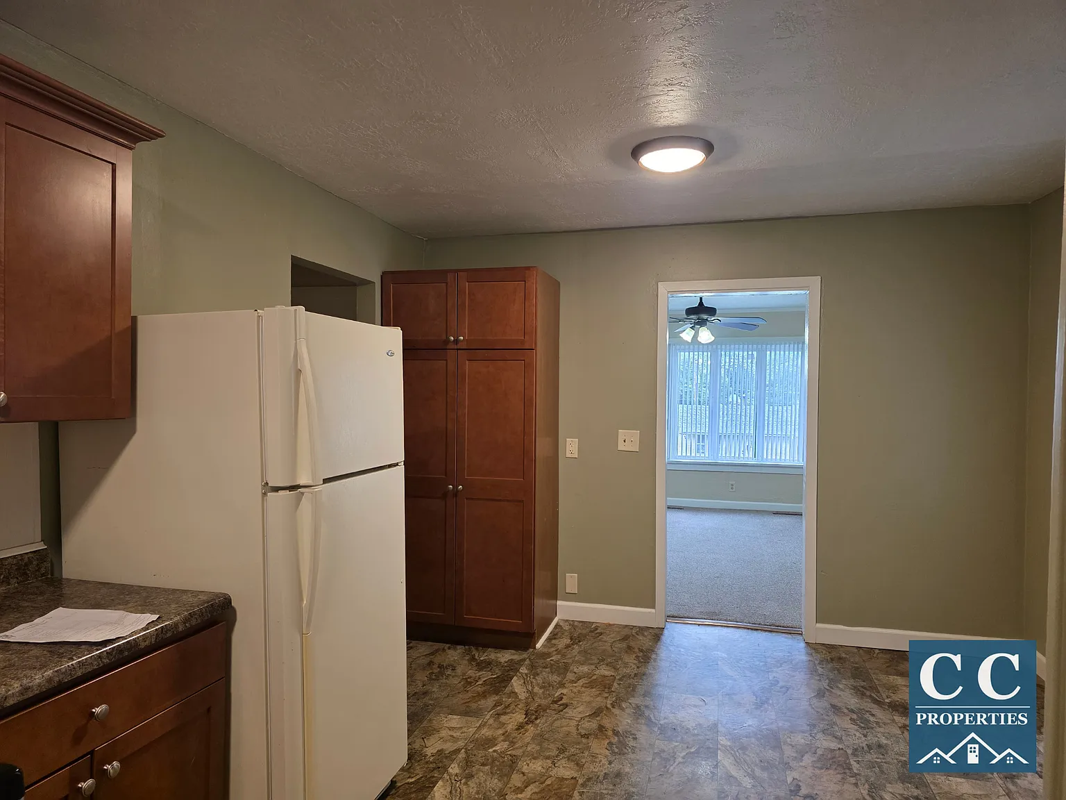 3 bed, 864 sqft, $1,500 — Photo 4
