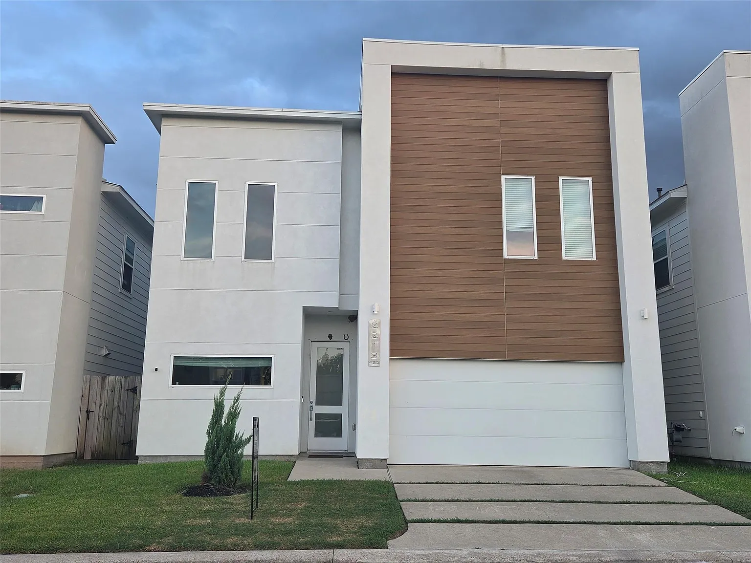 4 bed, 3.5 bath, 2806 sqft, $3,300 — Photo 1