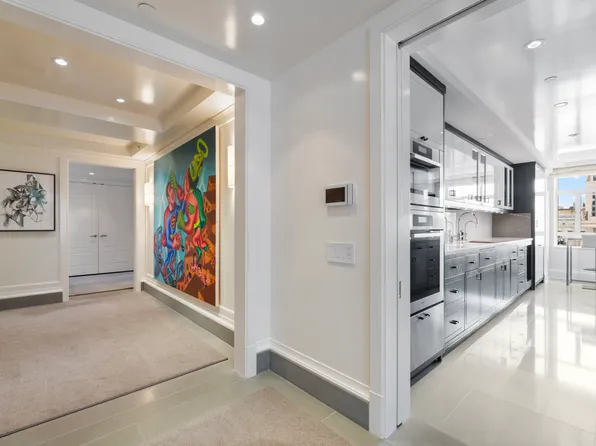 21 East 61st Street image 7 of 22