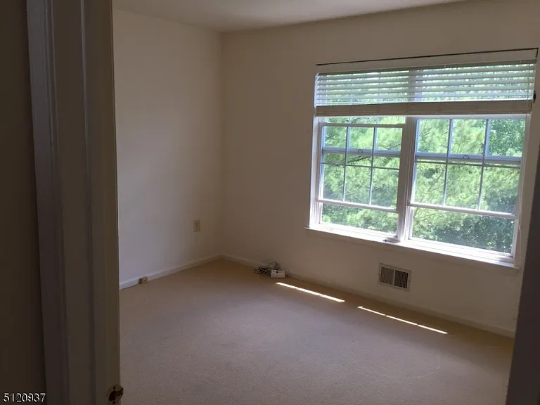 186 Potomac Dr — Photo 15