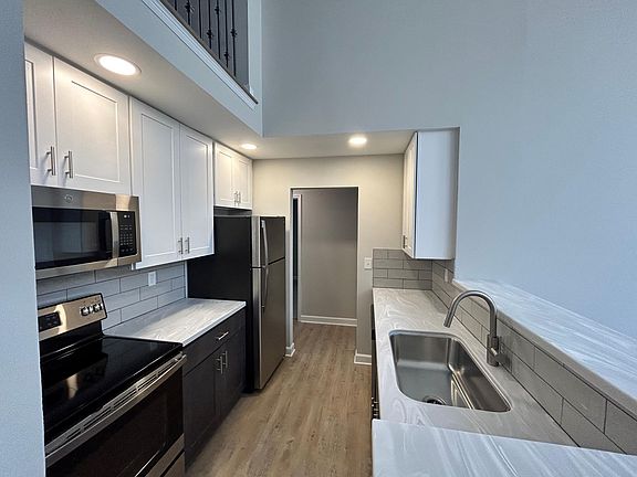 4th image of 73 Court St #8