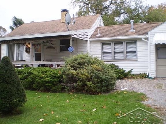 2nd image of 1913 Essex Ave