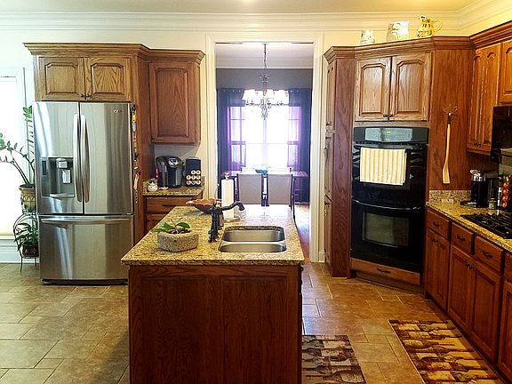 4th image of 606 E Lake Dr N