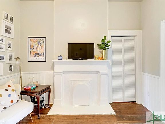 4th image of 106 W Henry St #A