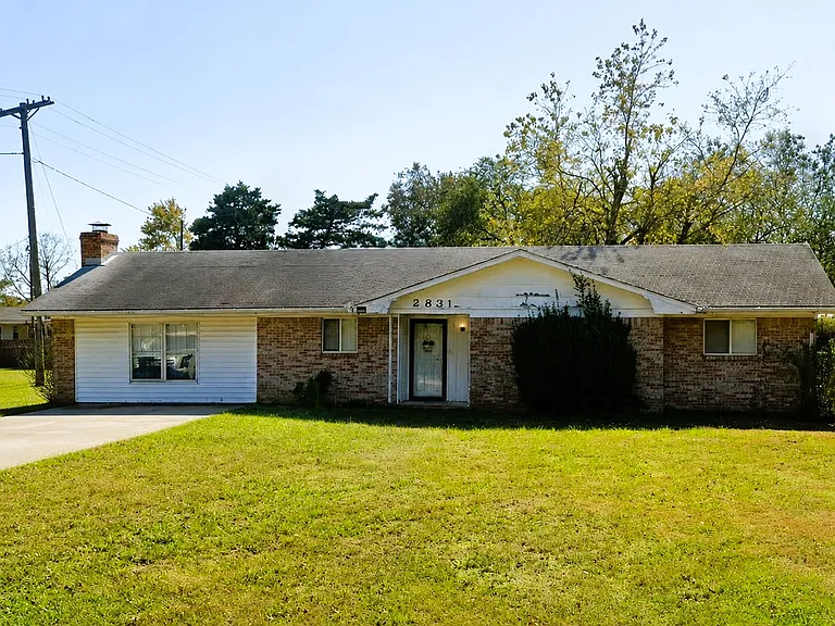 2831 E Kirby St — Photo 1