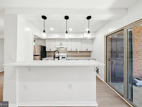 4th image of 2202 Greenery Ln APT 301-22