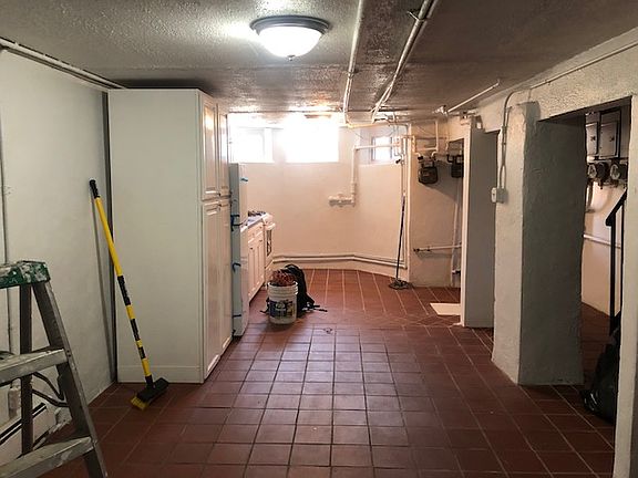 3rd image of 691 Dawson St