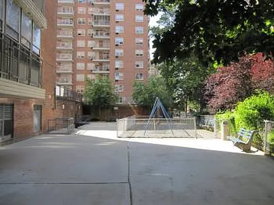 Sold by Winzone Realty Inc | media 29