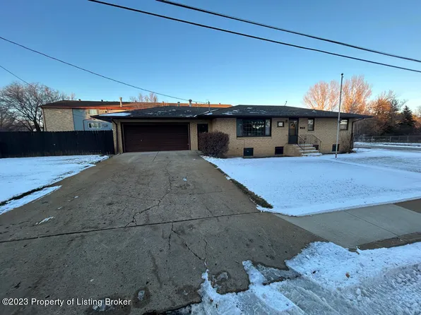 755 1st St E, Dickinson, ND 58601