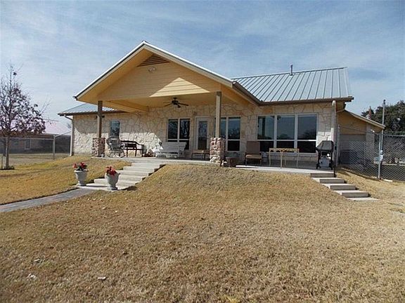 2nd image of 326 Park Ln