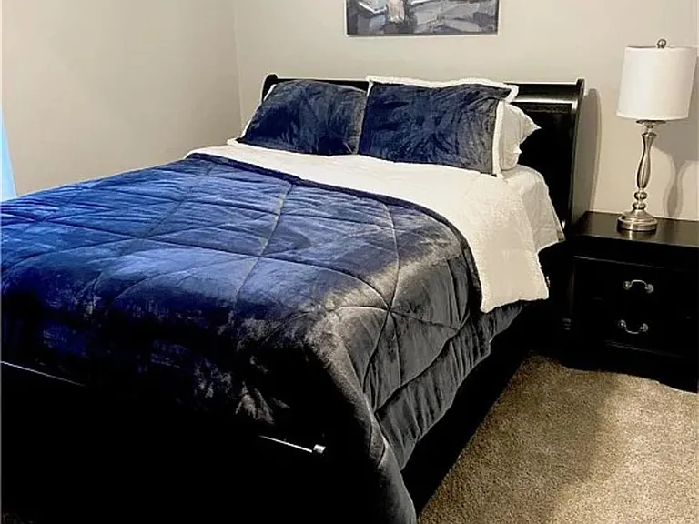 826 W Peachtree Dr #1 — Photo 5