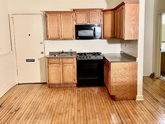 3rd image of 3725 W Diversey Ave #1R