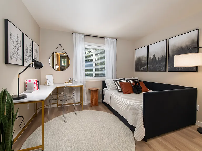 Regency Apartments — Photo 8