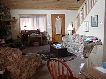 4th image of 944 Willow Ln