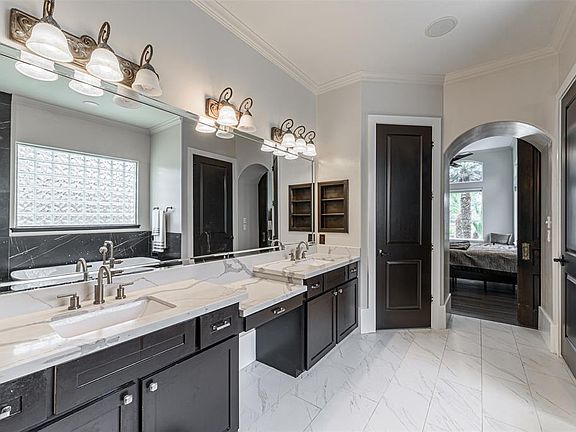 5th image of 11606 Watercastle Ct