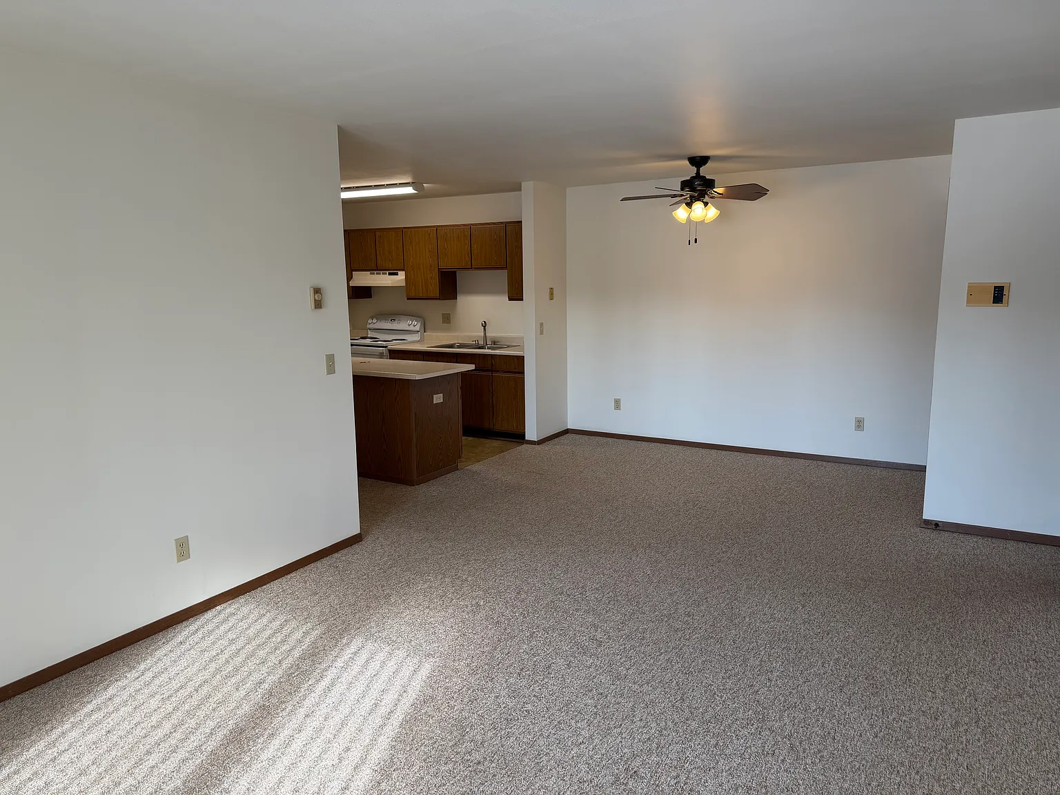 2 bed, 900 sqft, $950 — Photo 2
