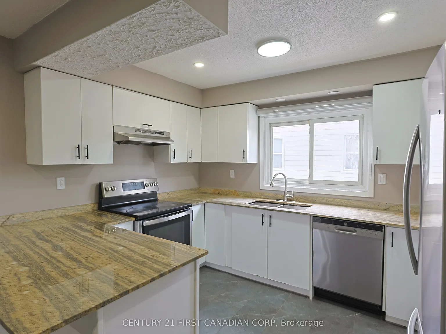 4 bed, $1,890 — Photo 3