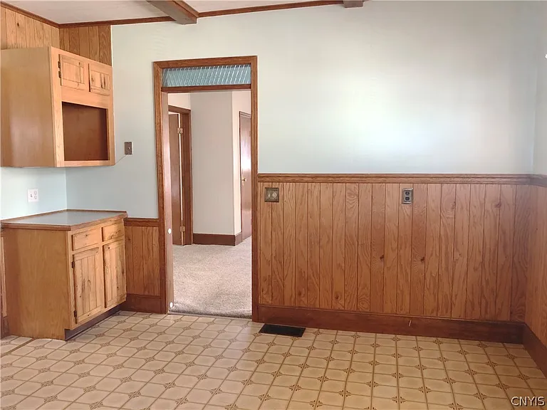 708 Schuyler St — Photo 9