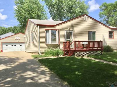 3020 E 21st St, Sioux Falls, SD, 57103