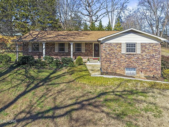 2nd image of 1729 Lavendale Cir