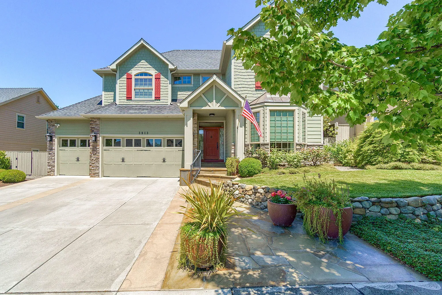 3913 Crystal Springs Dr photo 1