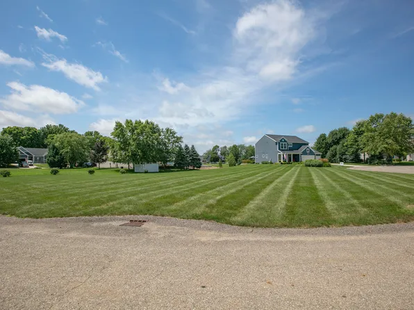 6 Catamaran Ct, Cassopolis, MI 49031