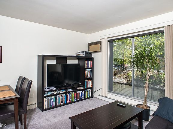 4th image of 712 W Huron St APT 101