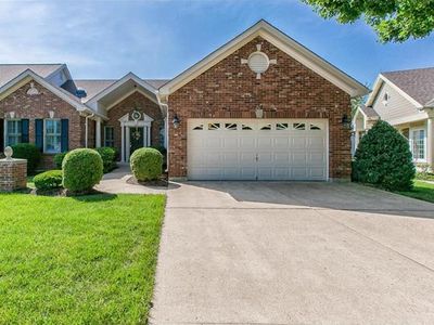 3906 Courtyard Place Dr, Saint Louis, MO, 63127