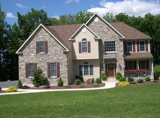 143 Treetop Dr, Bangor, PA 18013