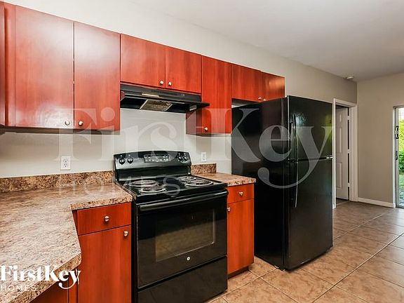 4th image of 1067 N Chamberlain Blvd