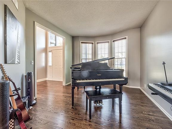 5th image of 13801 Meadow Ln