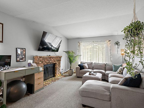 5th image of 2210 Ridge Dr APT 31
