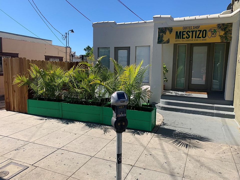 2nd image of 4874 Fountain Ave