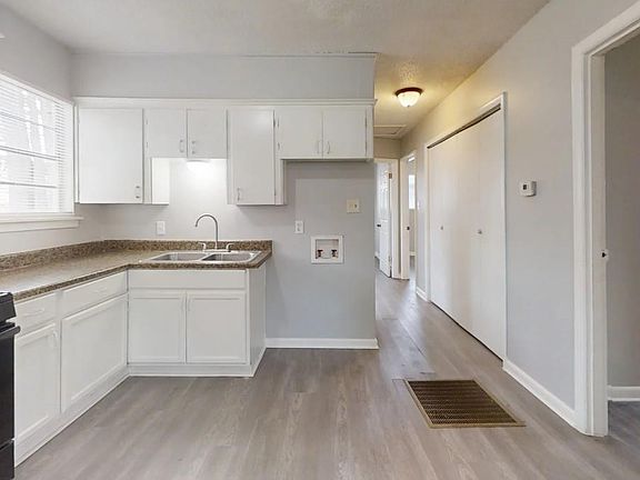 5th image of 7307 Knollwood Rd