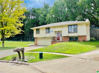 3305 Chalet Ct, Sioux City, IA 51106